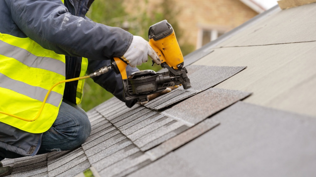 Reasons To Choose A Local Roofer In Redmond For Your Project 1
