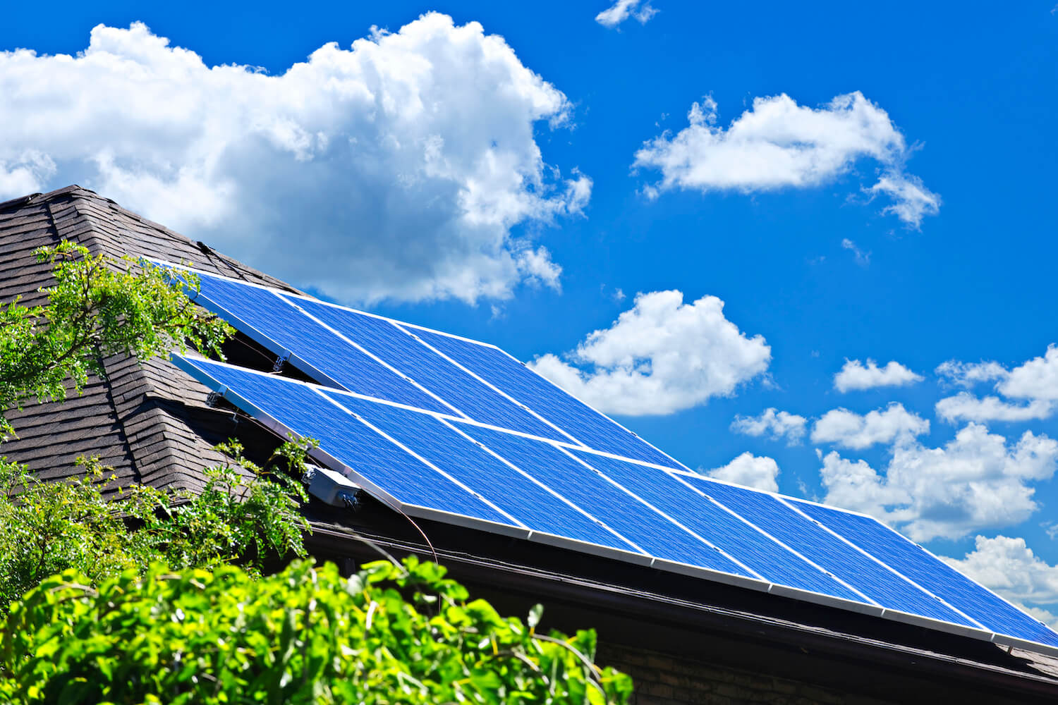Why Eugene Oregon Homeowners Should Consider Solar Roofing