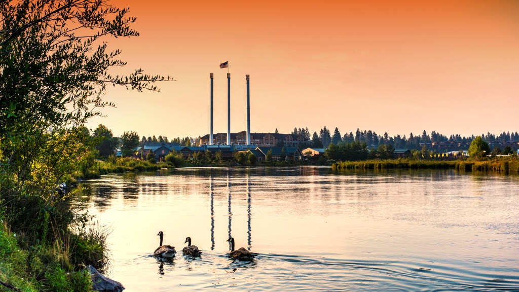 Bend Oregon And Deschuttes River